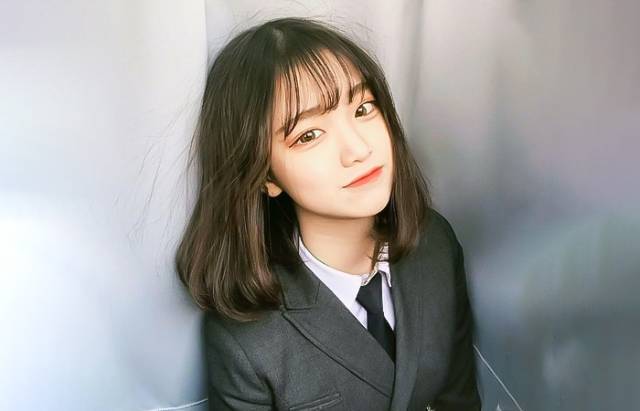 Từ “sang chảnh” mang nghĩa so với từ “chảnh?